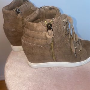 Steve Madden suede Wedge sneaker
